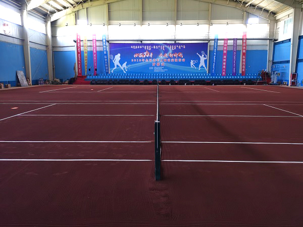 紅土網(wǎng)球場地專利特點(diǎn)