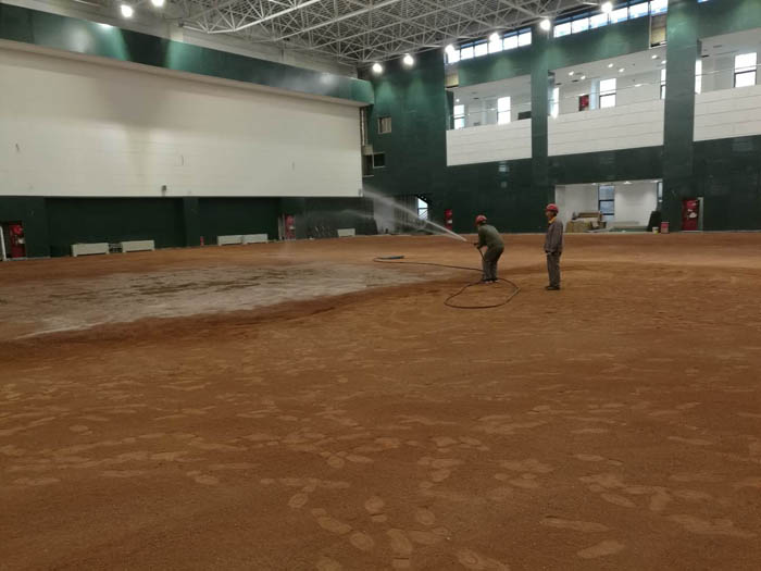 神東公司職工活動(dòng)中心網(wǎng)球場施工中.........