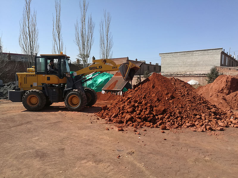 建造紅土場地的價(jià)格大概多少？紅土場地有什么優(yōu)缺點(diǎn)？